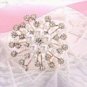 Faux Pearl & Crystal Snowflake Design Floral Fashion Brooch Pin